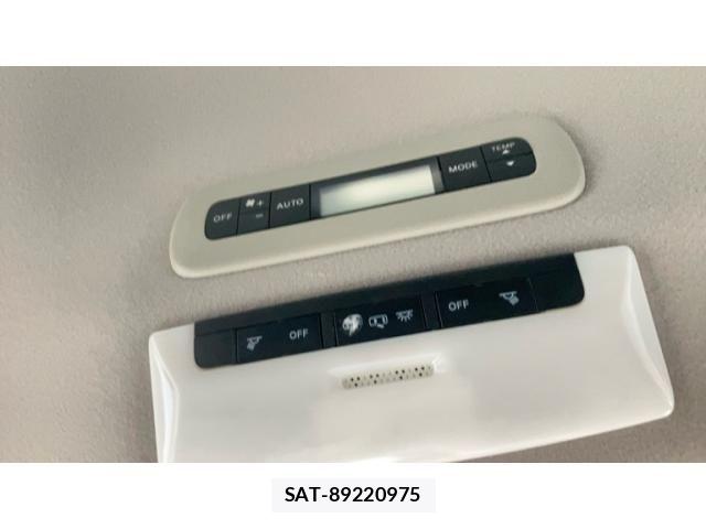 Nissan SERENA 2016-10 8661517-25