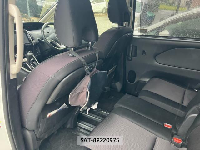 Nissan SERENA 2016-10 8661517-8