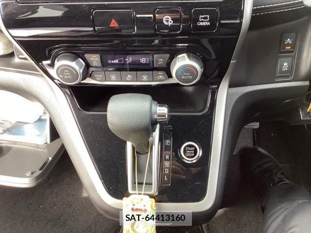 Nissan SERENA 2017-04 8831531-17