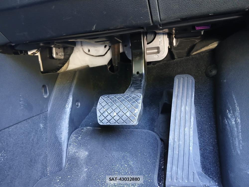 VolksWagen SHARAN 2014-08 1311433-25