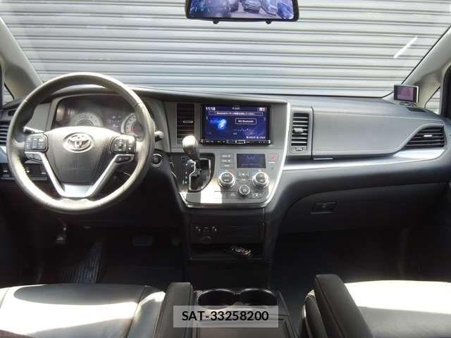 Toyota SIENNA 2018-03 7224960-9