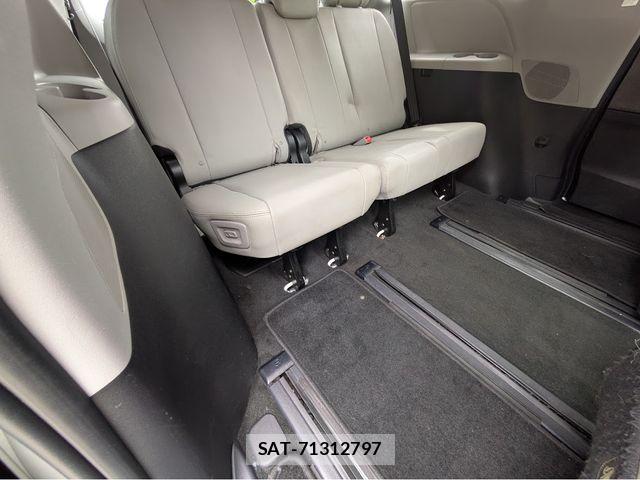 Toyota SIENNA 2026-03 7457720-15
