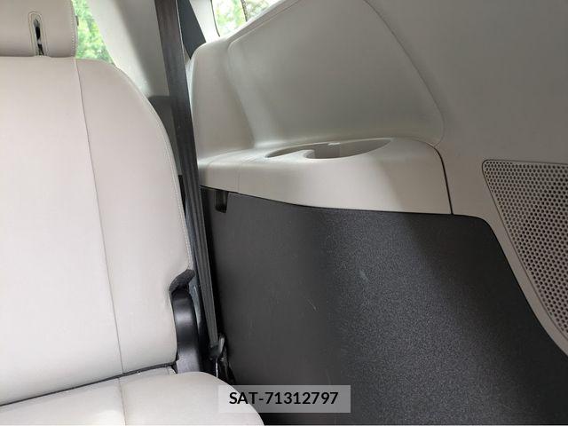 Toyota SIENNA 2026-03 7457720-16