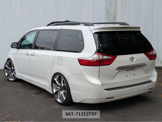 Toyota SIENNA 2026-03 7457720-4