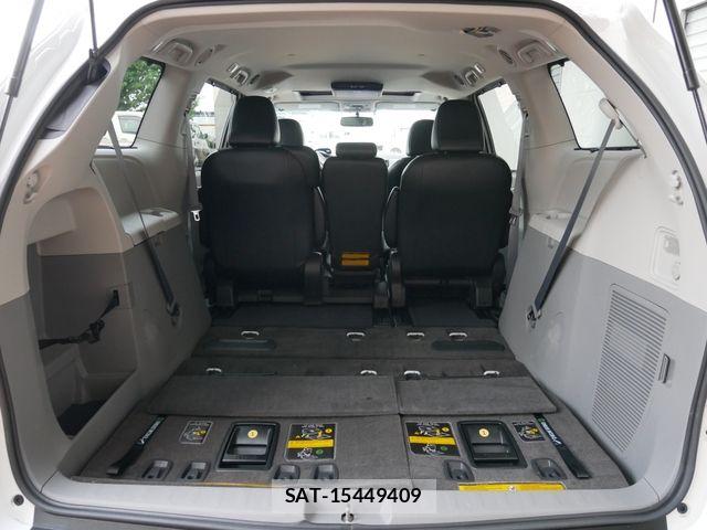 Toyota SIENNA 2013-06 8368681-17
