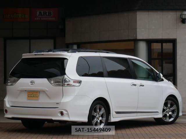 Toyota SIENNA 2013-06 8368681-2