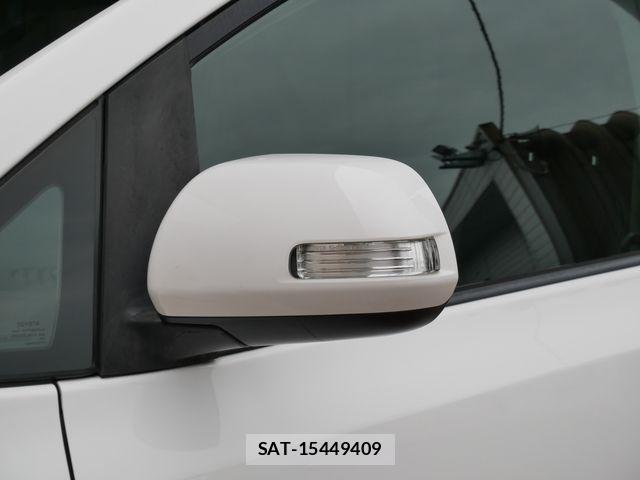Toyota SIENNA 2013-06 8368681-6