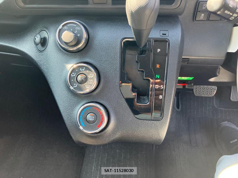 Toyota SIENTA 2018-07 1082478-19