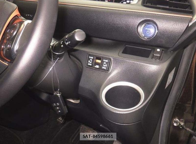 Toyota SIENTA 2016-03 1218248-6