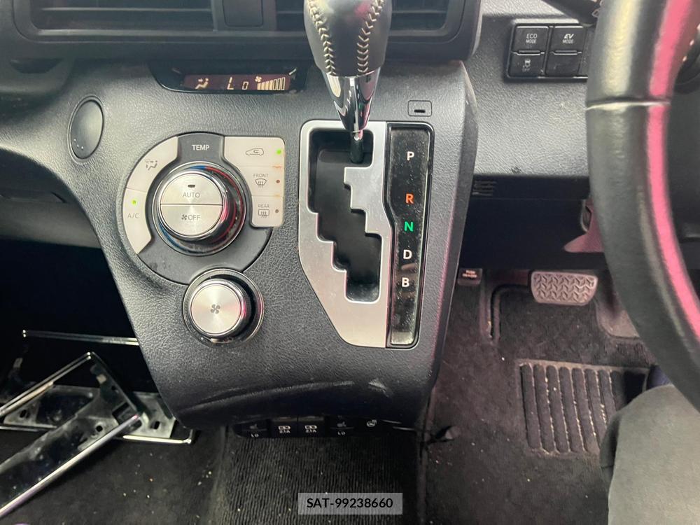 Toyota SIENTA 2018 1284216-24