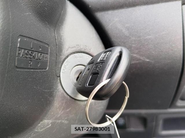 Toyota SIENTA 2013-01 3909931-12