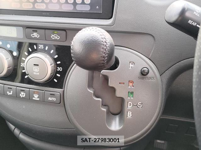 Toyota SIENTA 2013-01 3909931-14