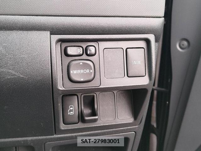Toyota SIENTA 2013-01 3909931-15
