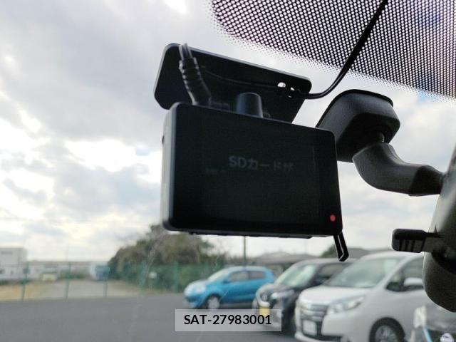 Toyota SIENTA 2013-01 3909931-17