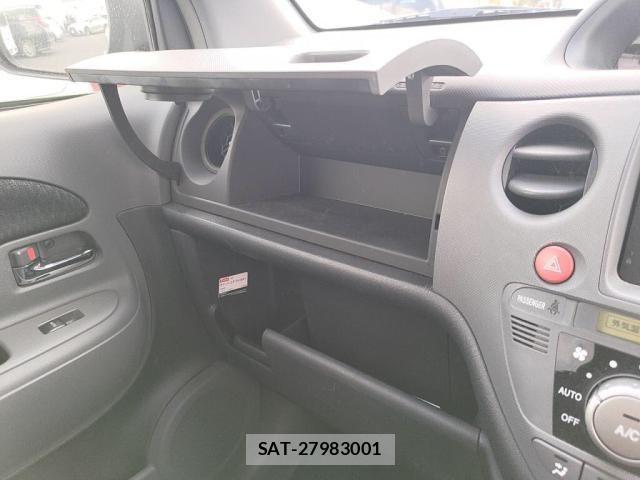 Toyota SIENTA 2013-01 3909931-18