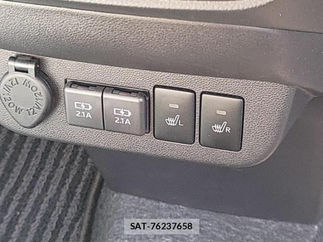 Toyota SIENTA 2013-07 4049143-17