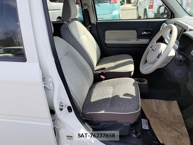 Toyota SIENTA 2013-07 4049143-19