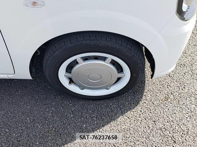 Toyota SIENTA 2013-07 4049143-28