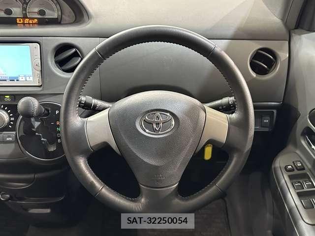 Toyota SIENTA 2013-11 6018611-9