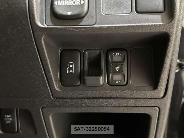 Toyota SIENTA 2013-11 6018611-12