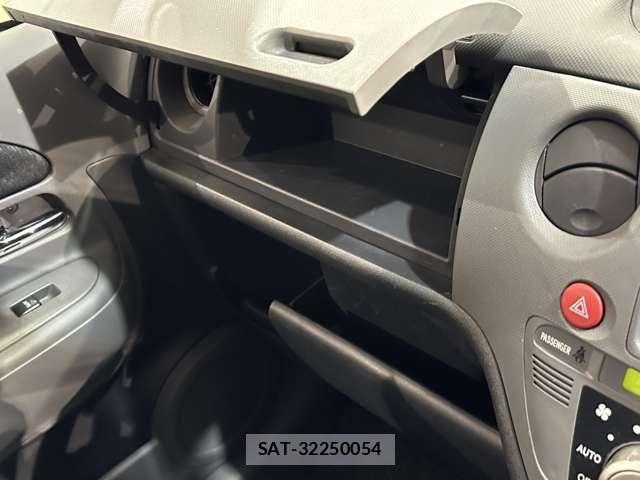 Toyota SIENTA 2013-11 6018611-21