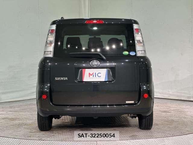 Toyota SIENTA 2013-11 6018611-5