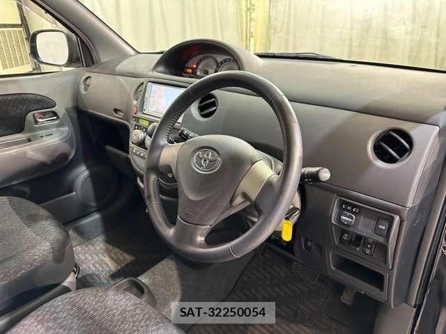 Toyota SIENTA 2013-11 6018611-8