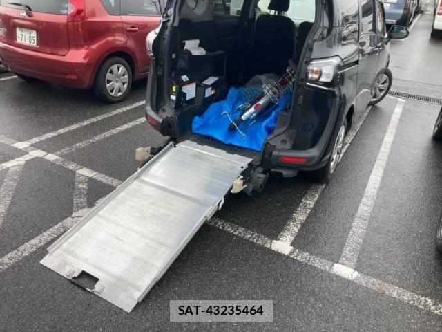 Toyota SIENTA 2018-11 6219569-23