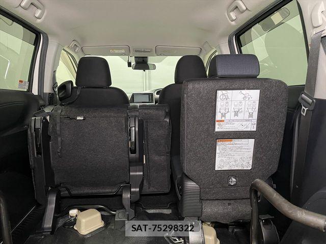 Toyota SIENTA 2017-06 6219555-9