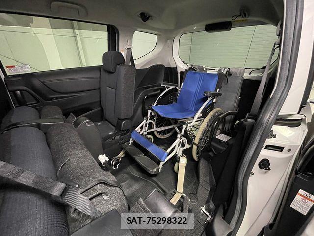 Toyota SIENTA 2017-06 6219555-15
