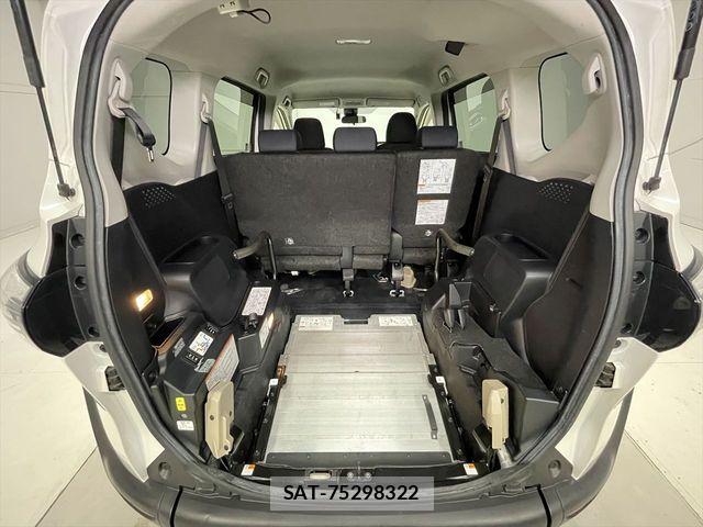 Toyota SIENTA 2017-06 6219555-16