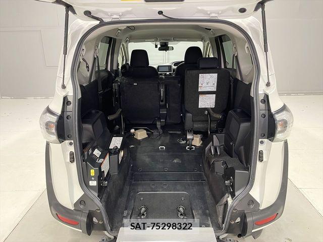 Toyota SIENTA 2017-06 6219555-7