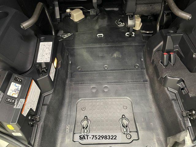 Toyota SIENTA 2017-06 6219555-8