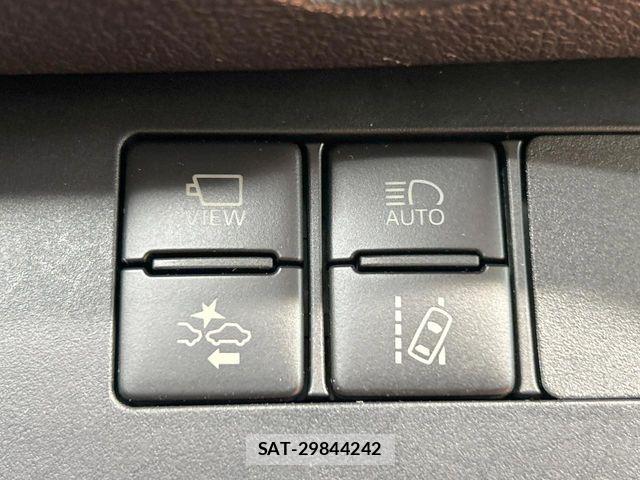 Toyota SIENTA 2018-09 6614808-5