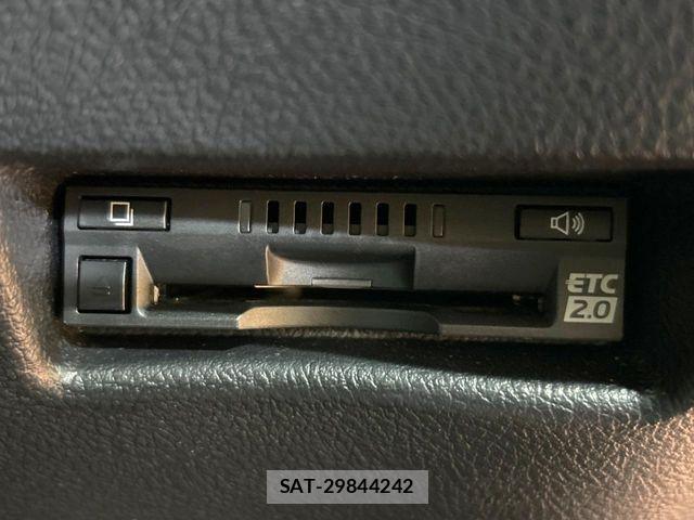 Toyota SIENTA 2018-09 6614808-6