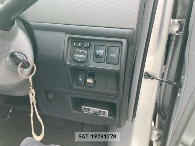 Toyota SIENTA 2009-07 6614826-12