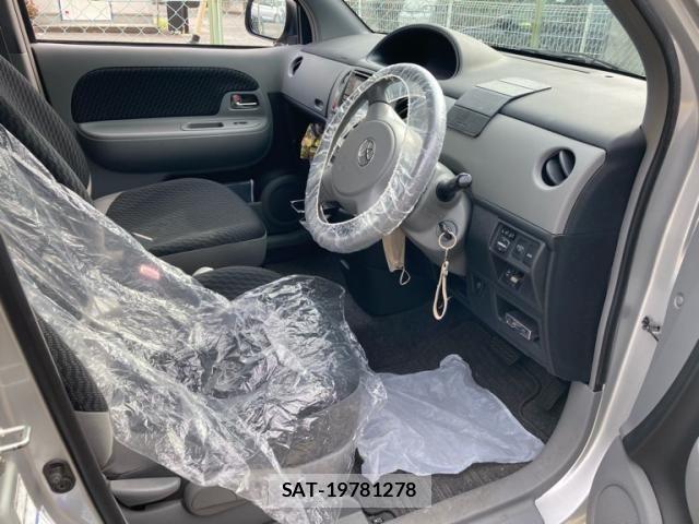 Toyota SIENTA 2009-07 6614826-13