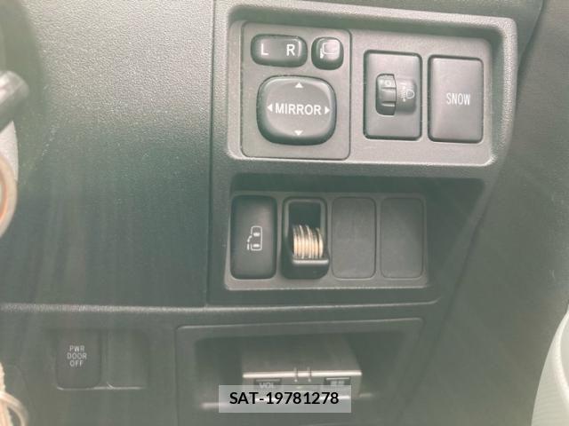 Toyota SIENTA 2009-07 6614826-15