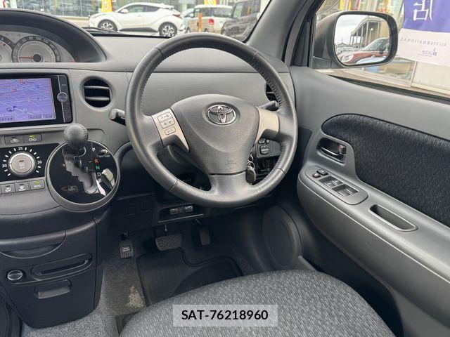 Toyota SIENTA 2014-04 6673644-13