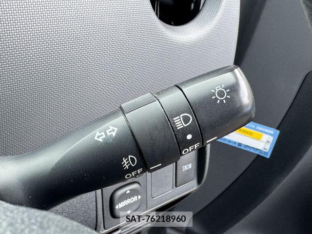 Toyota SIENTA 2014-04 6673644-15