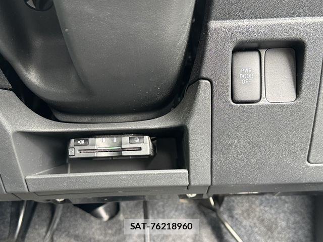 Toyota SIENTA 2014-04 6673644-17