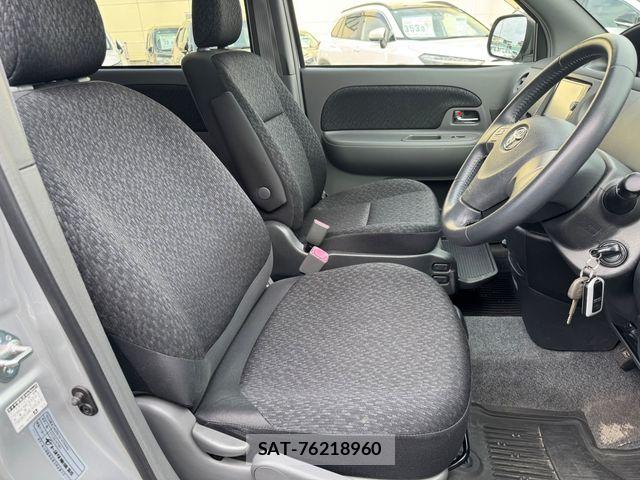Toyota SIENTA 2014-04 6673644-20