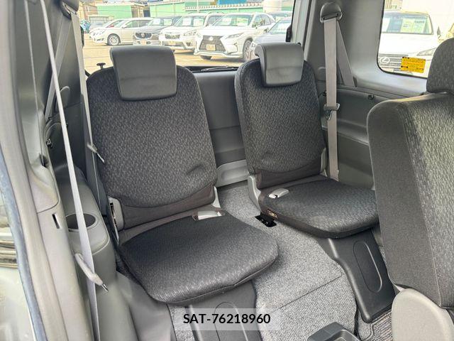 Toyota SIENTA 2014-04 6673644-21