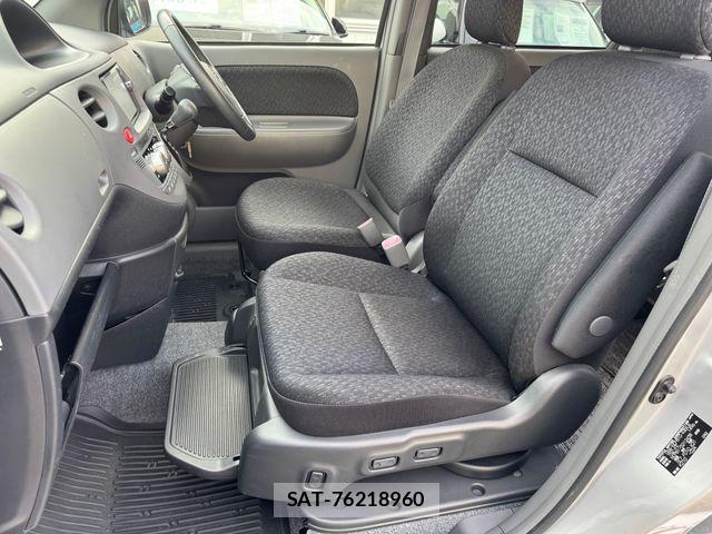 Toyota SIENTA 2014-04 6673644-22