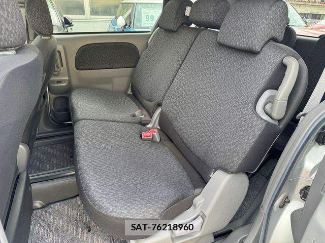 Toyota SIENTA 2014-04 6673644-23