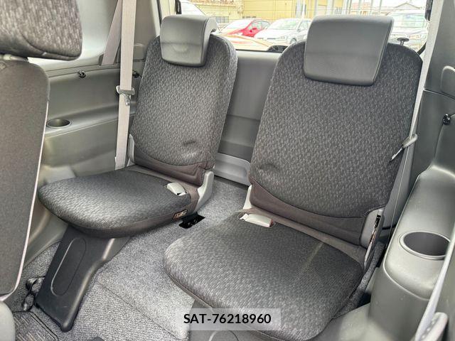 Toyota SIENTA 2014-04 6673644-24