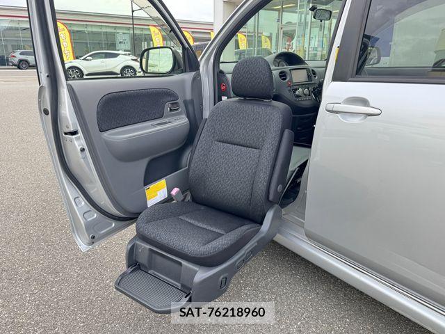 Toyota SIENTA 2014-04 6673644-2