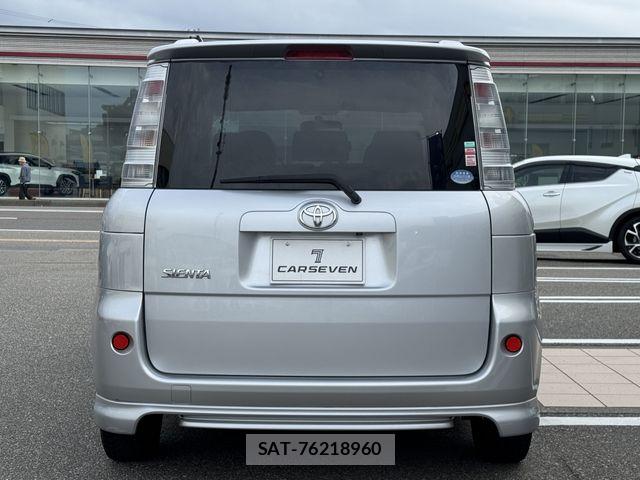 Toyota SIENTA 2014-04 6673644-6