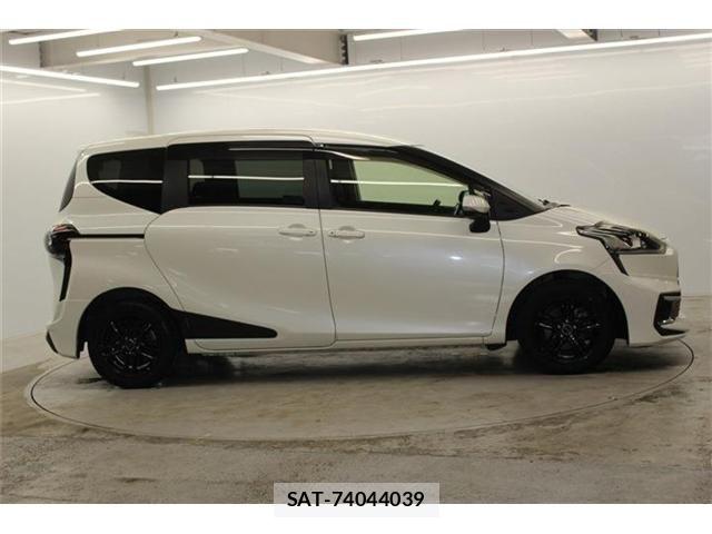 Toyota SIENTA 2015-12 6673639-3