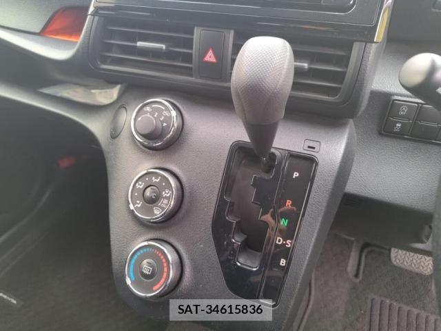 Toyota SIENTA 2017-09 6678069-14
